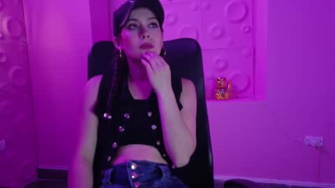 Snapshot of _yuyi chatting on November 2025 12:26:01 PM Yuyi online show from November 2025 12:26:01 PM