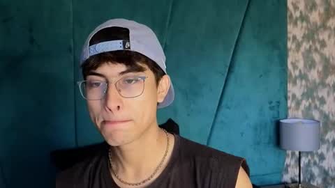 Aaron Ezequiel online show from November 2025 09:39:02 PM