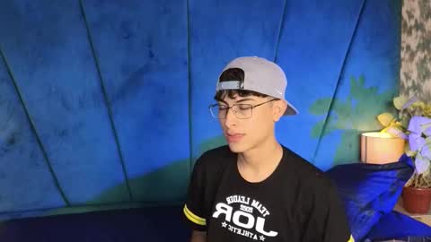 Aaron Ezequiel online show from November 2025 08:25:02 PM