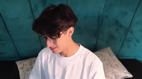 Aaron Ezequiel online show from May 2026 02:11:01 PM