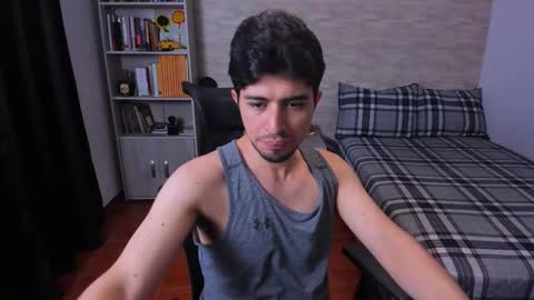 Aaron online show from November 2025 08:35:02 PM