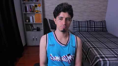 Aaron online show from December 2025 09:44:02 PM