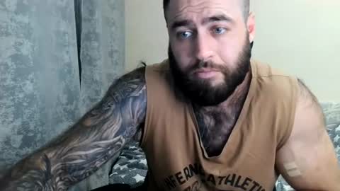 Snapshot of aaron_royal chatting on June 2026 07:05:01 PM Davin tayl online show from June 2026 07:05:01 PM