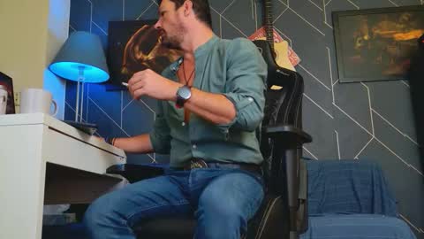 Aaron online show from October 2025 03:04:01 AM