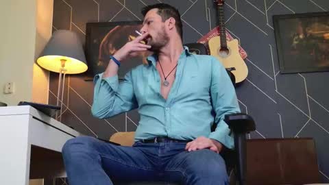 Aaron online show from December 2025 02:13:01 PM