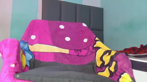 Aaron online show from November 2025 07:21:01 PM