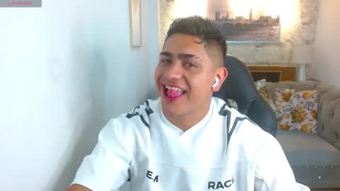 Snapshot of aaronn_12 chatting on September 2025 12:05:01 PM Aaron online show from September 2025 12:05:01 PM