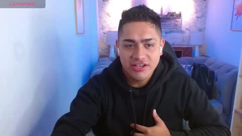 Snapshot of aaronn_12 chatting on September 2025 12:07:01 PM Aaron online show from September 2025 12:07:01 PM