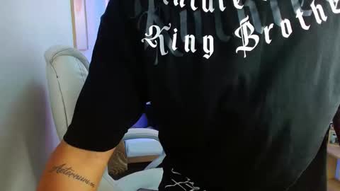 Snapshot of aaronn_12 chatting on December 2025 11:19:01 AM Aaron online show from December 2025 11:19:01 AM