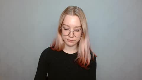 Snapshot of abbymoore__ chatting on December 2024 12:45:01 PM Abby Lovense is active online show from December 2024 12:45:01 PM