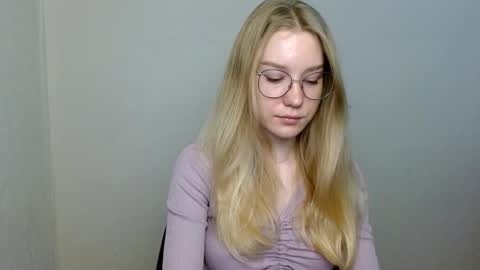 Abby Lovense is active online show from November 2025 08:46:02 AM