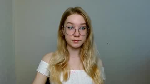 Abby Lovense is active online show from November 2025 08:14:02 AM