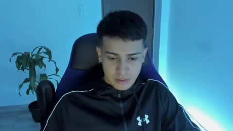 Independence model AbelAsburgo online show from November 2025 12:55:01 AM