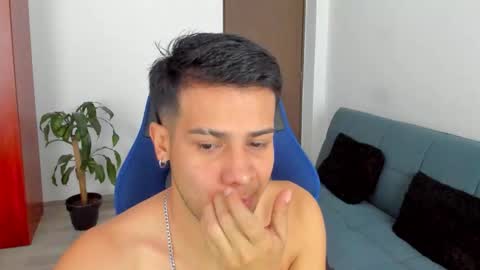 Independence model AbelAsburgo online show from November 2025 09:16:01 PM