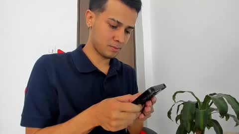 Independence model AbelAsburgo online show from April 2026 05:47:02 PM