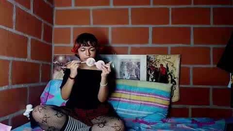 Abigail and Noah online show from December 2024 12:11:01 AM