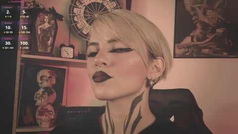 Snapshot of abril__colen chatting on December 2024 10:42:02 PM April online show from December 2024 10:42:02 PM