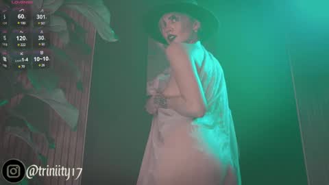 Snapshot of abril__colen chatting on December 2024 12:22:01 AM April online show from December 2024 12:22:01 AM