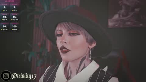 Snapshot of abril__colen chatting on February 2025 09:22:01 PM April online show from February 2025 09:22:01 PM