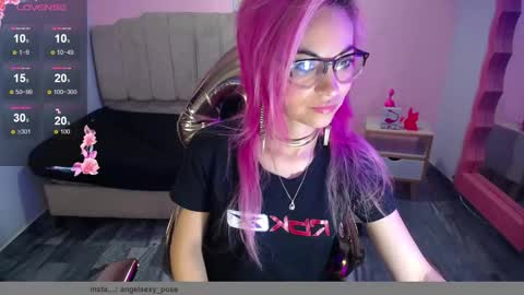 abril_ch_ online show from October 2025 10:58:02 AM