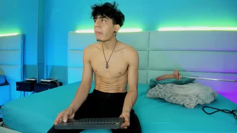 Abril and Julian online show from February 2026 12:04:01 PM