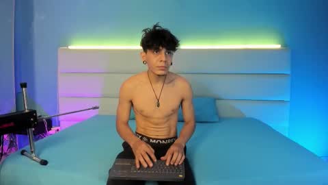 Abril and Julian online show from February 2026 11:43:02 AM