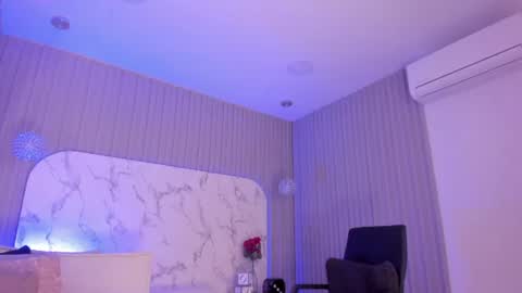 Snapshot of abrilbloom_ chatting on June 2026 02:30:01 PM abril online show from June 2026 02:30:01 PM