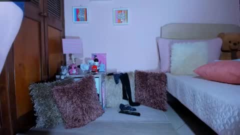 Abril online show from November 2025 01:22:01 AM