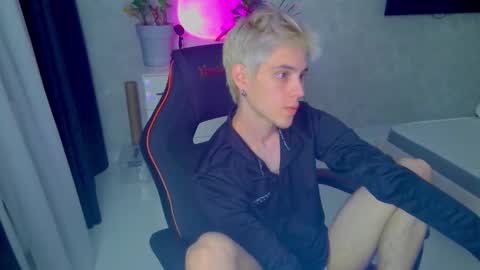 Snapshot of abslut chatting on September 2025 04:39:02 PM Nick online show from September 2025 04:39:02 PM