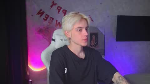 Snapshot of abslut chatting on November 2025 04:51:02 PM Nick online show from November 2025 04:51:02 PM