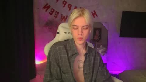 Snapshot of abslut chatting on November 2025 04:51:01 PM Nick online show from November 2025 04:51:01 PM