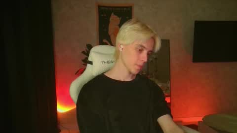 Snapshot of abslut chatting on November 2025 01:32:01 PM Nick online show from November 2025 01:32:01 PM