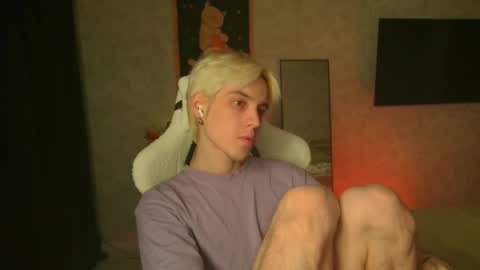 Snapshot of abslut chatting on November 2025 02:57:02 PM Nick online show from November 2025 02:57:02 PM