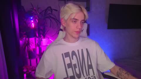 Snapshot of abslut chatting on December 2025 01:52:02 PM Nick online show from December 2025 01:52:02 PM