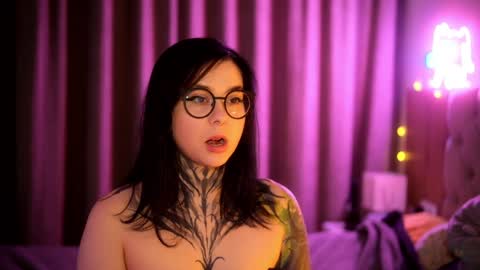 acid_pie online show from January 2025 11:35:02 PM