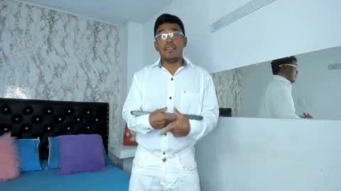 adam_morgan2 online show from January 2026 01:35:01 PM