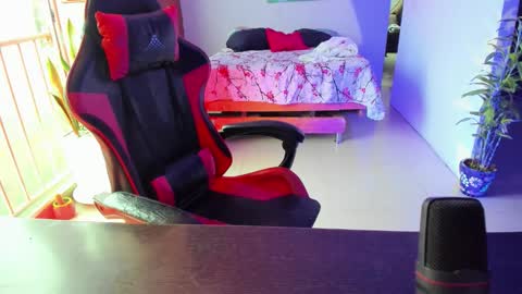 Adam Valencia online show from October 2025 07:01:02 PM