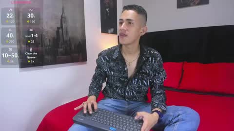 adam_walker_1 online show from April 2026 04:34:01 PM