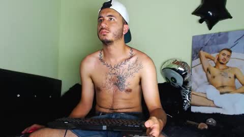 adamparker_ online show from November 2025 12:10:01 AM