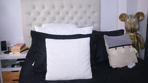 Adan Johns online show from February 2025 05:15:02 AM