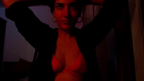 amy        online show from October 2025 02:16:02 PM