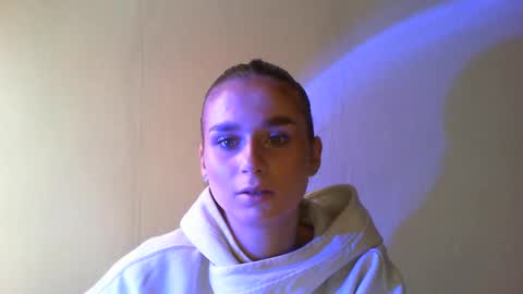 Snapshot of adele_amore chatting on February 2025 07:18:01 AM Adele Amore online show from February 2025 07:18:01 AM