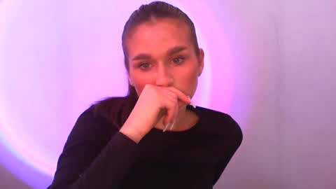 Snapshot of adele_amore chatting on February 2025 12:16:02 PM Adele Amore online show from February 2025 12:16:02 PM