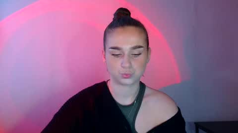 Snapshot of adele_amore chatting on March 2025 10:35:02 AM Adele Amore online show from March 2025 10:35:02 AM