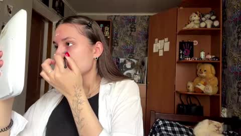 Snapshot of adeleapel chatting on April 2026 12:17:02 PM Poly online show from April 2026 12:17:02 PM