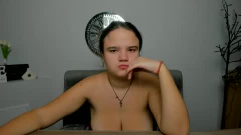 adelecruzz online show from November 2025 01:06:02 PM