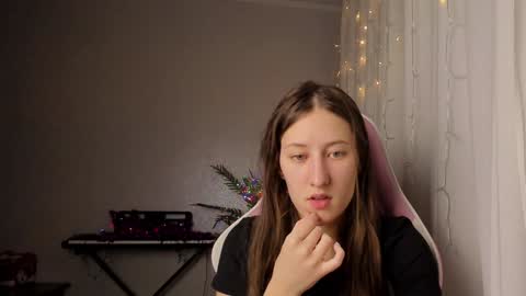 Snapshot of adellqueen chatting on January 2025 10:30:02 PM Adell online show from January 2025 10:30:02 PM