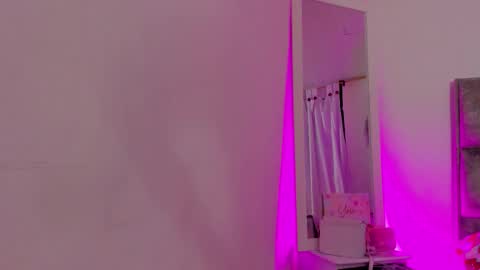   online show from November 2025 01:05:02 AM