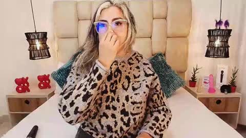 AdharaSmithh online show from February 2025 09:31:01 PM