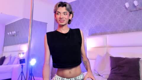 Adonis  online show from November 2025 08:30:01 PM